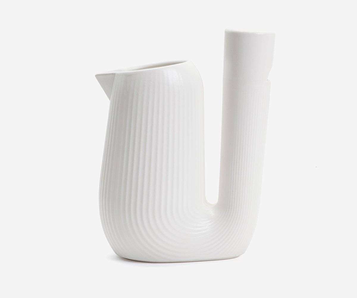 Pan carafe in white ceramic, with a ribbed body and a whistle handle